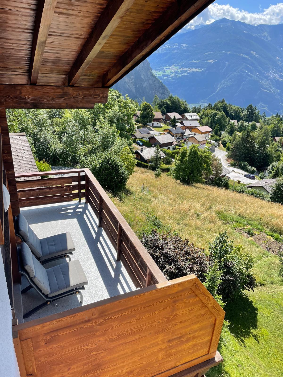 Zomeruitzicht vanaf het balkon